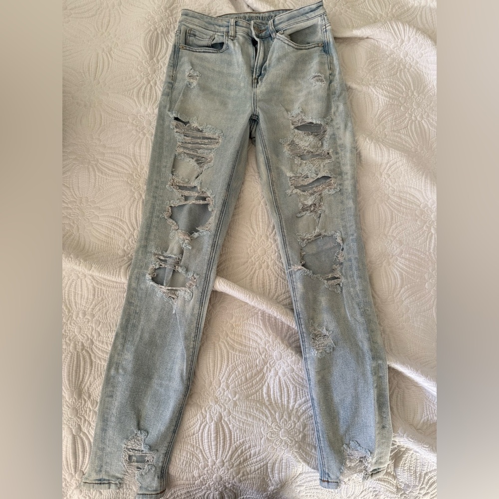 American Eagle Outfitters Light Blue Distressed Skinny Jeans